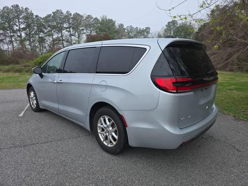 2023 Chrysler Pacifica Touring-L