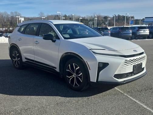 2025 Toyota Crown Signia XLE