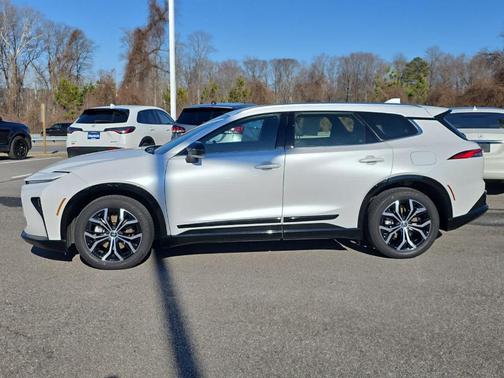 2025 Toyota Crown Signia XLE