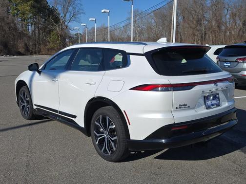 2025 Toyota Crown Signia XLE