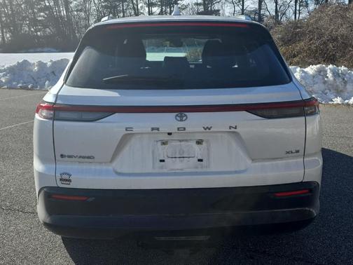 2025 Toyota Crown Signia XLE