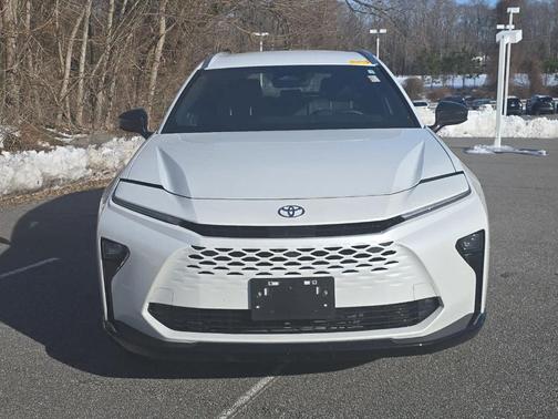 2025 Toyota Crown Signia XLE