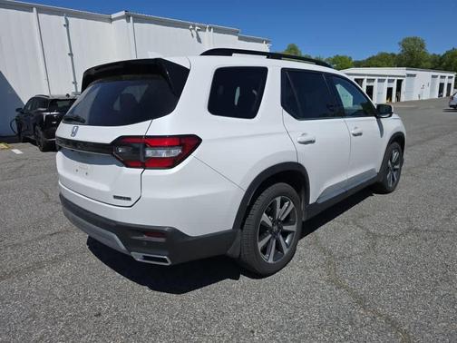 Platinum White Pearl 2023 Honda Pilot Touring