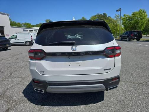 Platinum White Pearl 2023 Honda Pilot Touring