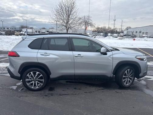 2022 Toyota Corolla Cross XLE