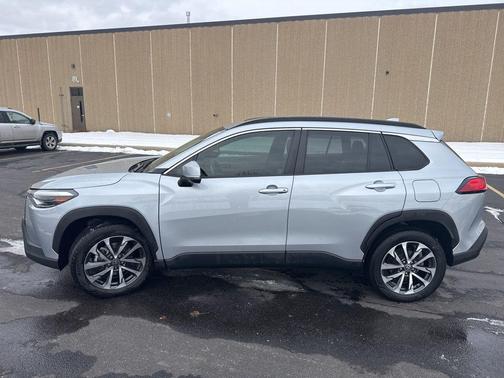 2022 Toyota Corolla Cross XLE