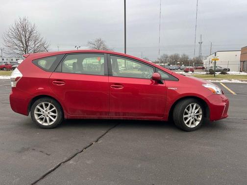 2013 Toyota Prius v Two