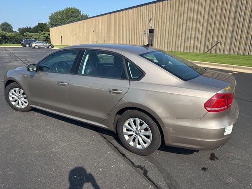 2015 Volkswagen Passat 1.8T Auto Wolfsburg Ed