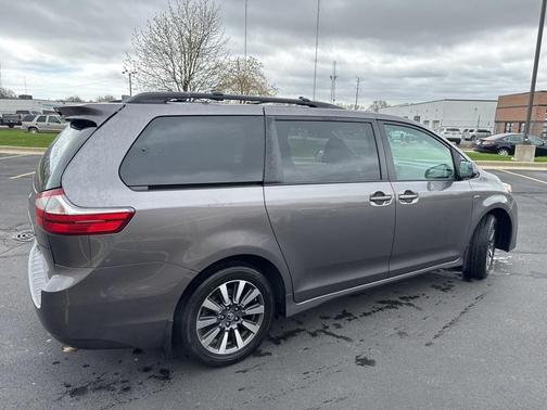 2018 Toyota Sienna LE