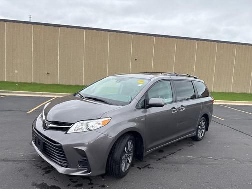 2018 Toyota Sienna LE