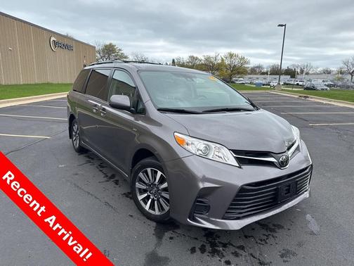 2018 Toyota Sienna LE