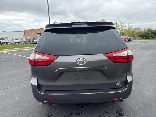 2018 Toyota Sienna LE