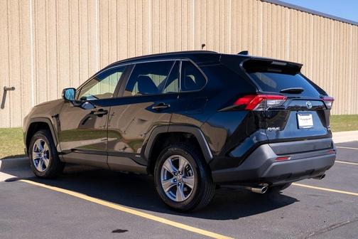 2022 Toyota RAV4 Hybrid XLE