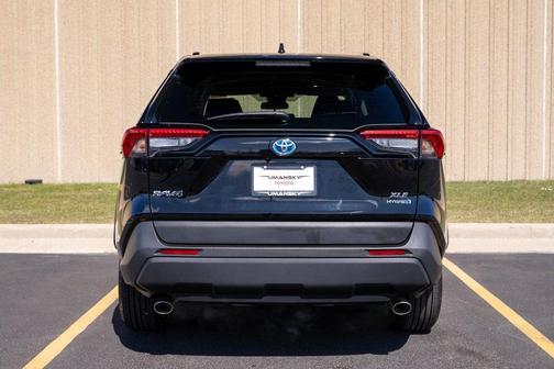 2022 Toyota RAV4 Hybrid XLE