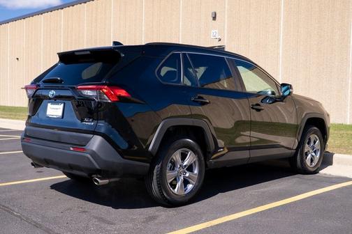 2022 Toyota RAV4 Hybrid XLE
