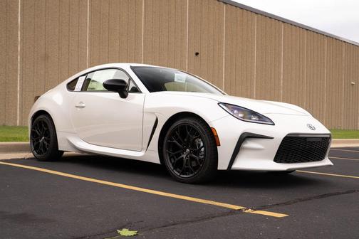 2025 Toyota GR86 Premium