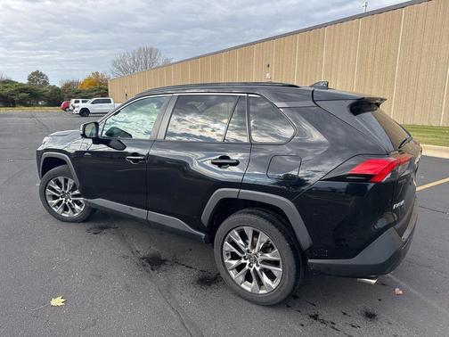 2020 Toyota RAV4 XLE Premium