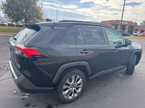 2020 Toyota RAV4 XLE Premium