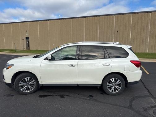 2019 Nissan Pathfinder SL
