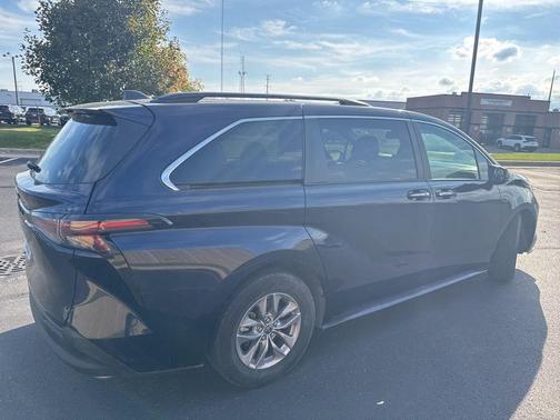 2023 Toyota Sienna XLE