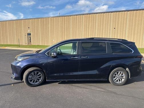 2023 Toyota Sienna XLE