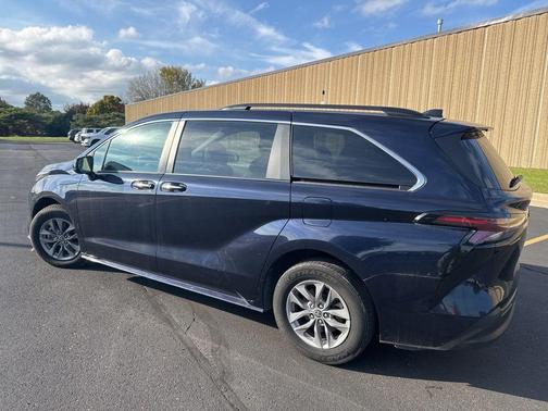 2023 Toyota Sienna XLE