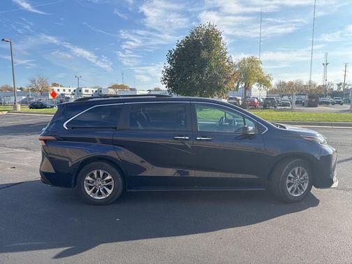 2023 Toyota Sienna XLE