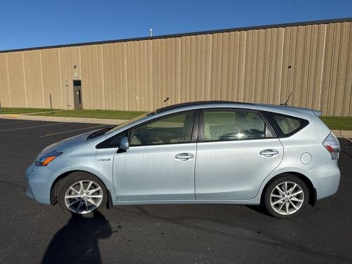 2012 Toyota Prius v Two