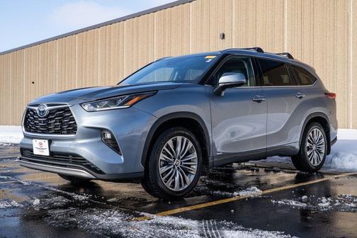 2023 Toyota Highlander Hybrid Platinum