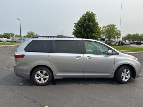 2017 Toyota Sienna LE