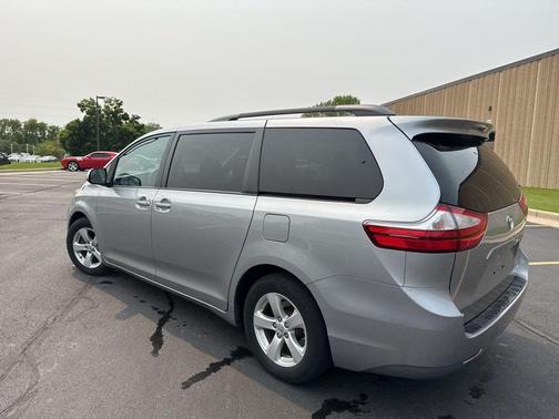 2017 Toyota Sienna LE