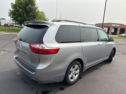 2017 Toyota Sienna LE