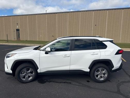 2023 Toyota RAV4 XLE