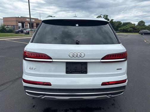 2023 Audi Q7 45 Premium Plus