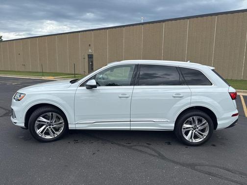 2023 Audi Q7 45 Premium Plus
