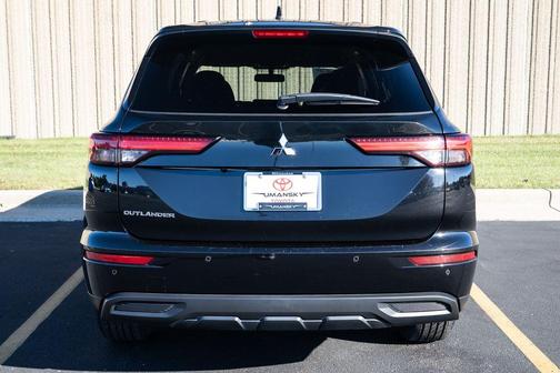 2024 Mitsubishi Outlander ES