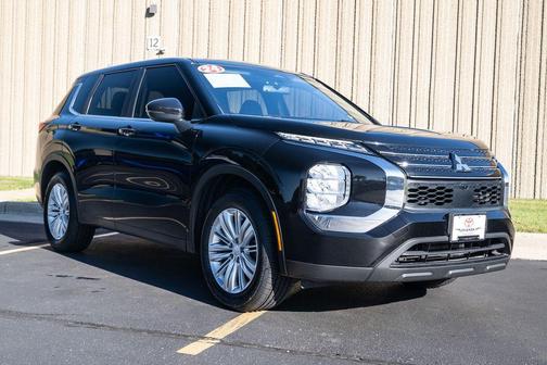 2024 Mitsubishi Outlander ES