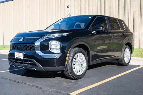 2024 Mitsubishi Outlander ES