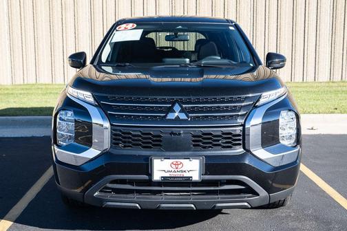 2024 Mitsubishi Outlander ES