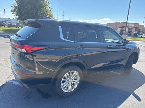 2024 Mitsubishi Outlander ES