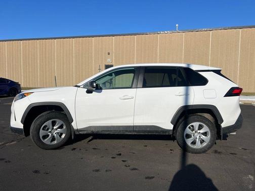2022 Toyota RAV4 LE