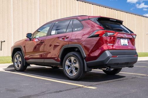 2025 Toyota RAV4 Hybrid XLE