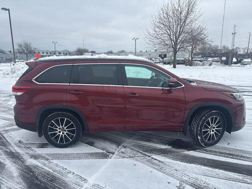 2017 Toyota Highlander SE