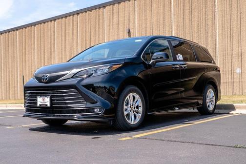 Midnight Black Metallic 2026 Toyota Sienna XLE