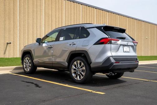 2025 Toyota RAV4 XLE Premium