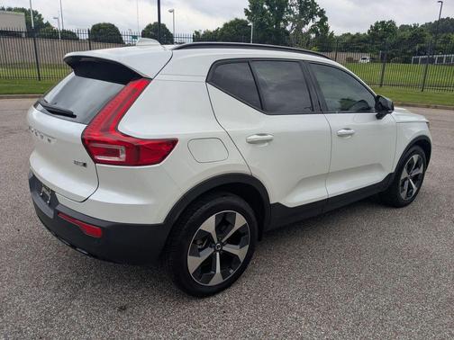 2023 Volvo XC40 B5 Plus Dark Theme