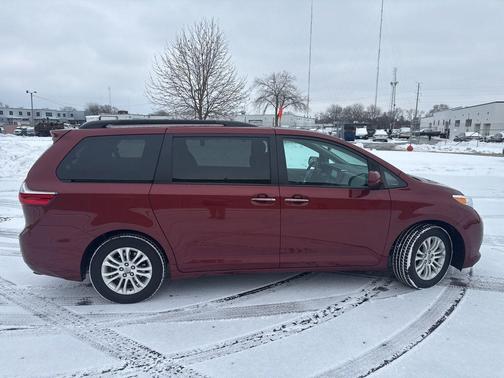 2016 Toyota Sienna XLE