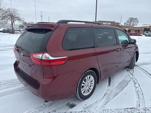 2016 Toyota Sienna XLE
