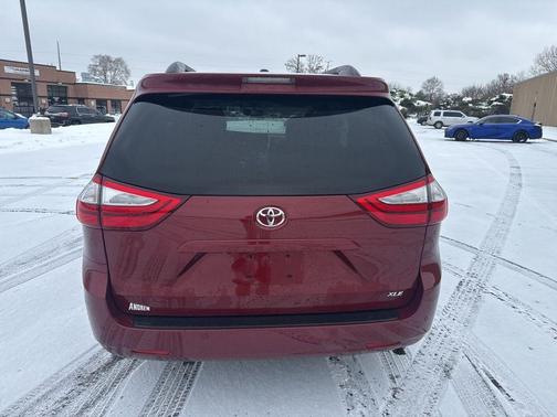 2016 Toyota Sienna XLE