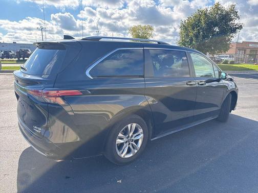 2023 Toyota Sienna Limited